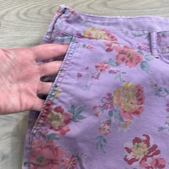 Abercrombie & Fitch Floral Men's Chino Shorts - Picture 3 of 9